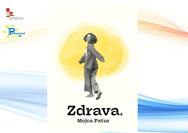 Bela naslovnica knjige "Zdrava" avtorice Mojce Fatur. Na naslovnici je podoba avtorice v veseli pozi v sivih odtenkih na rumeni podlagi. Platnica je na odrih, rumenih in oranžnih valovitih odtenkih. Copertina bianca del libro "Zdrava" di Mojca Fatur. La copertina ritrae l'autrice in una posa allegra, in diverse tonalità di grigio su sfondo giallo. La copertina giage su vivaci sfumature ondulate di giallo e arancione.